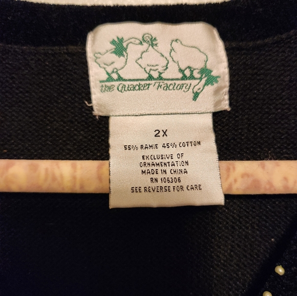 Quacker Factory Christmas Tree Holiday V-neck Black Sequin Beaded Sweater 2X - Picture 5 of 6